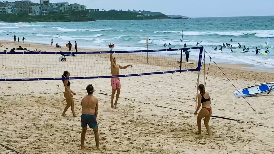 Beach volley and surf lessons at Manly Beach in Sydney